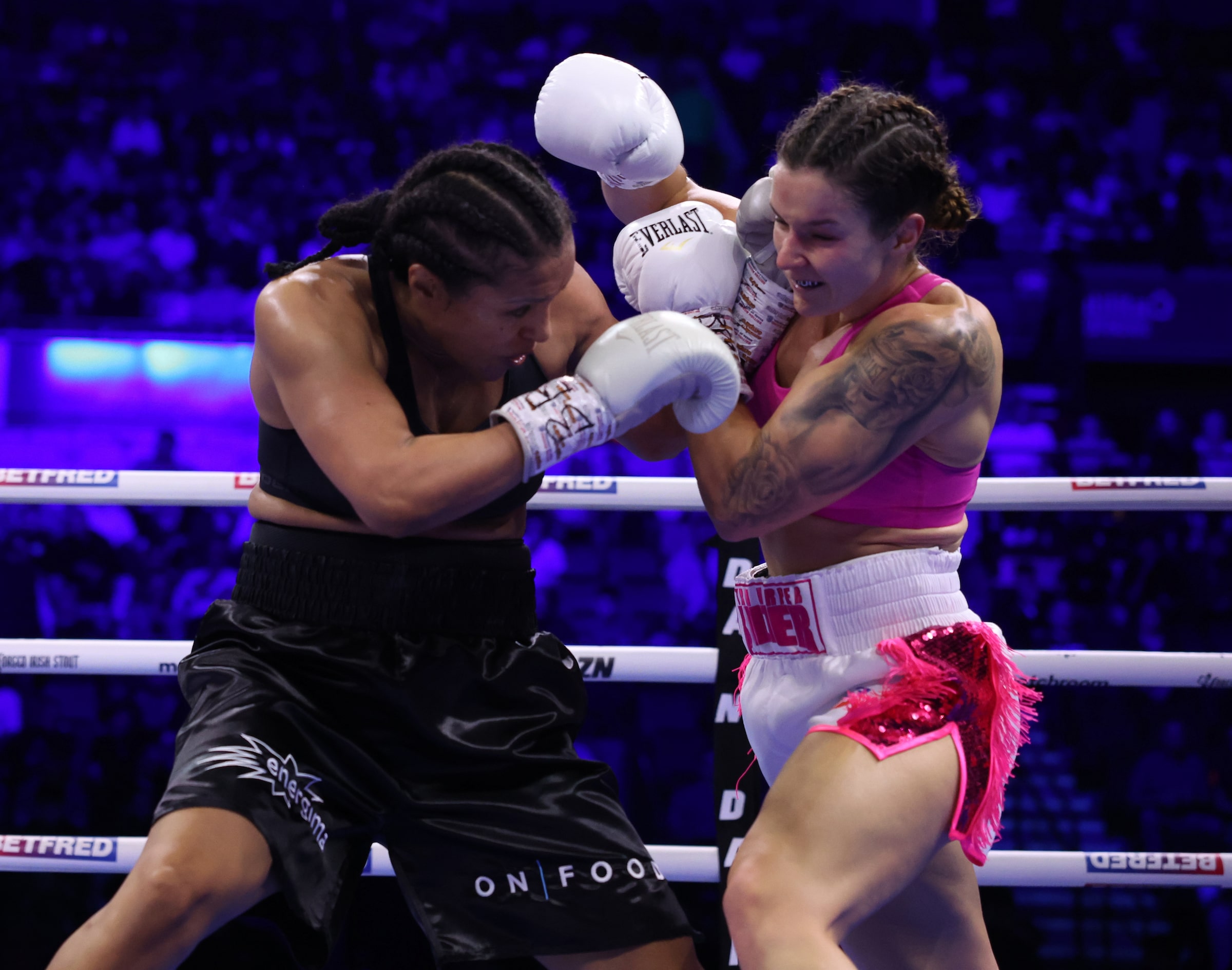 Harper-Braekhus fight to competitive draw as cheif support to Wood-Warrington