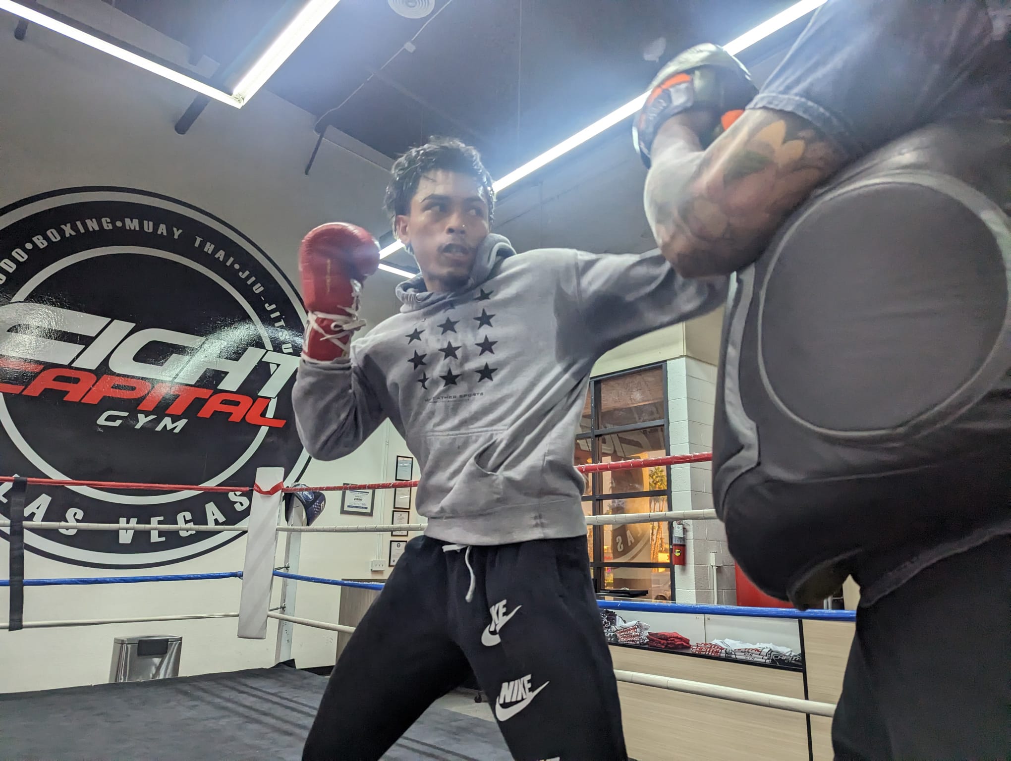 Angelo Leo wants fights against all the world featherweight champions