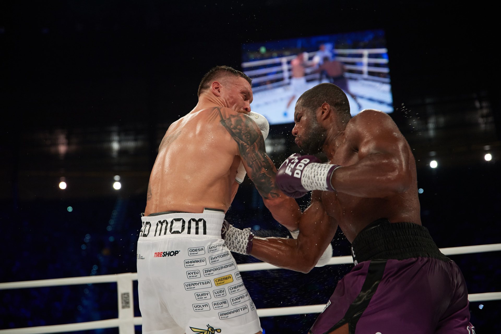 'I was three feet away from the action' – Barry Jones reviews Usyk-Dubois controversy 