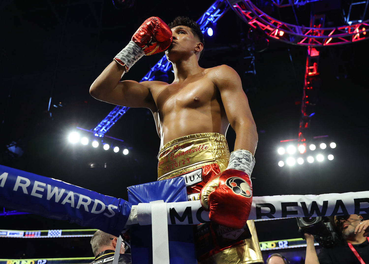 Highlights: Vargas wins in the second round, and looks like one of boxing's most improved fighters