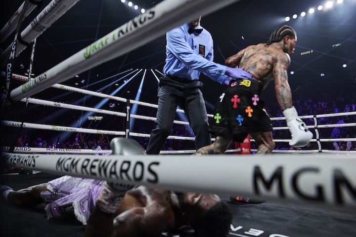 Tank Davis Lowers Boom on Frank Martin in an Ode to MGM Grand KOs