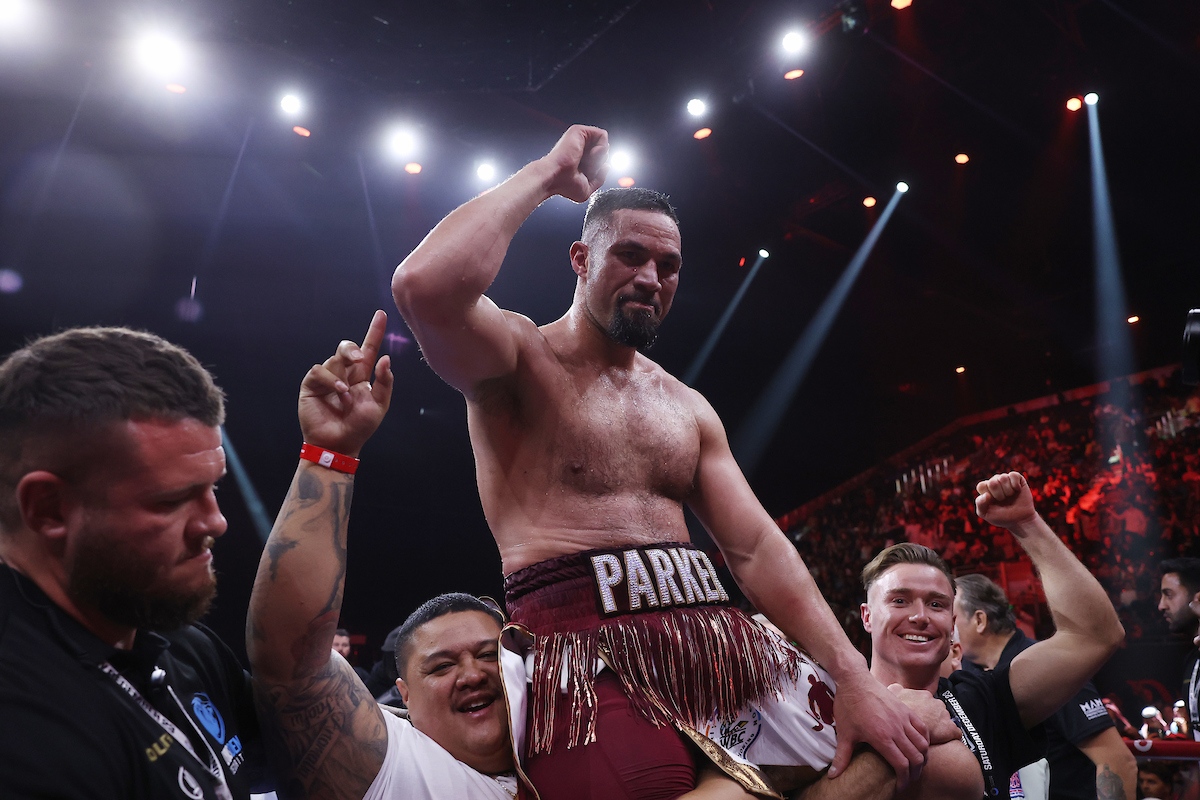 Parker celebrates Christmas early with wide points decision over Wilder