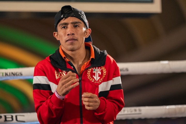 Julio Cesar Martinez Vacates Title To Move To Super Flyweight
