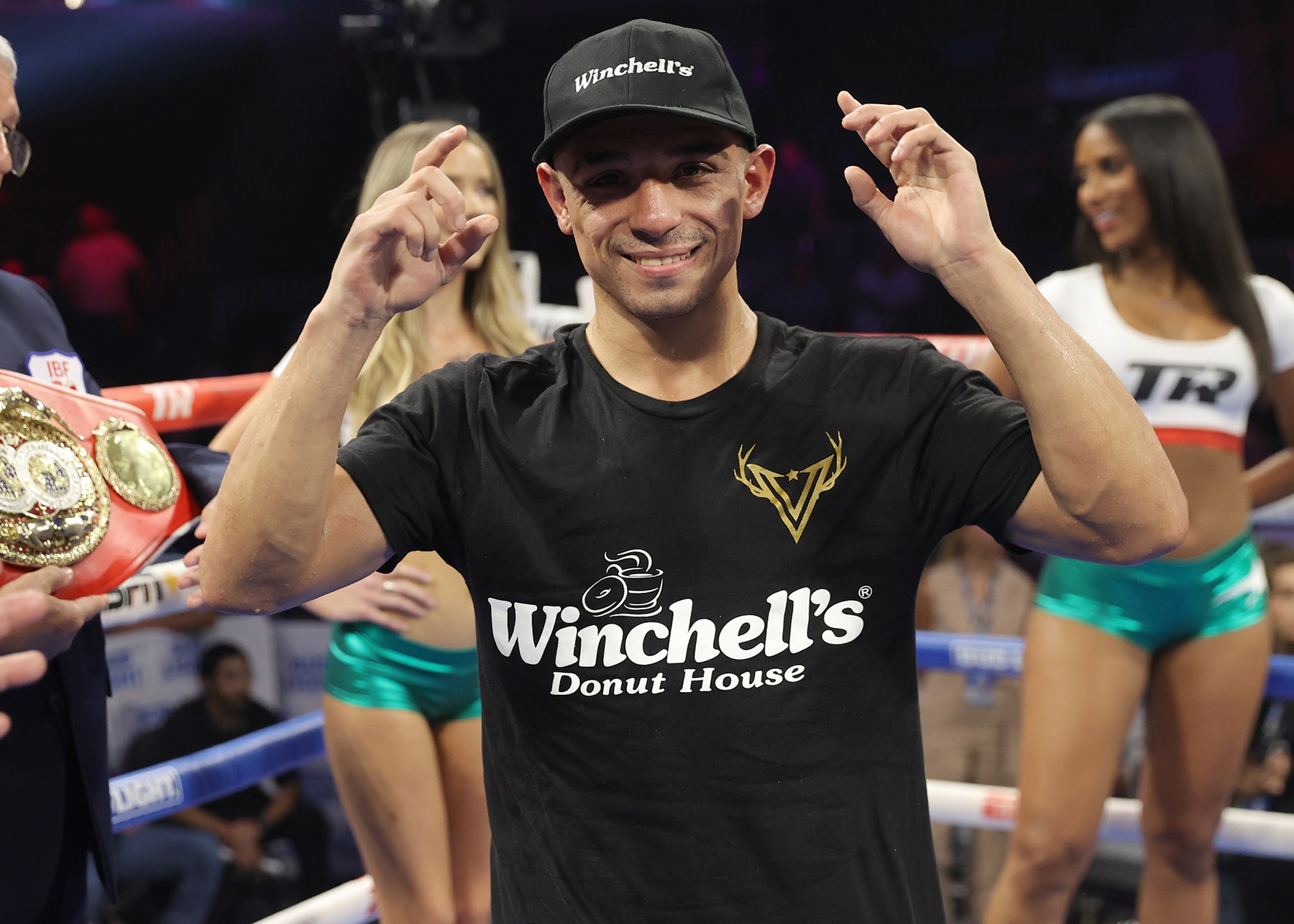 Lopez successfully defends IBF title against Gonzalez in Texas