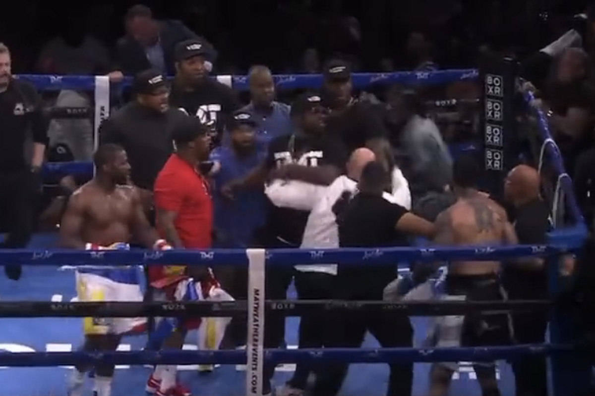 Floyd Mayweather vs John Gotti III termina con una caótica pelea en el ring
