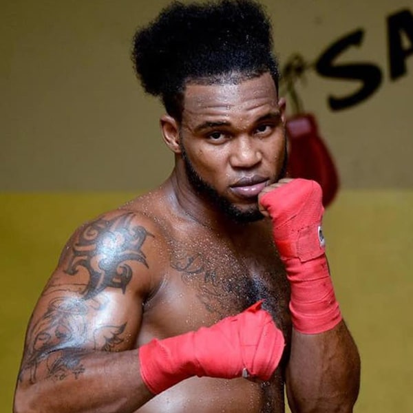 Bryan Castillo
                                            - El Black
                                        