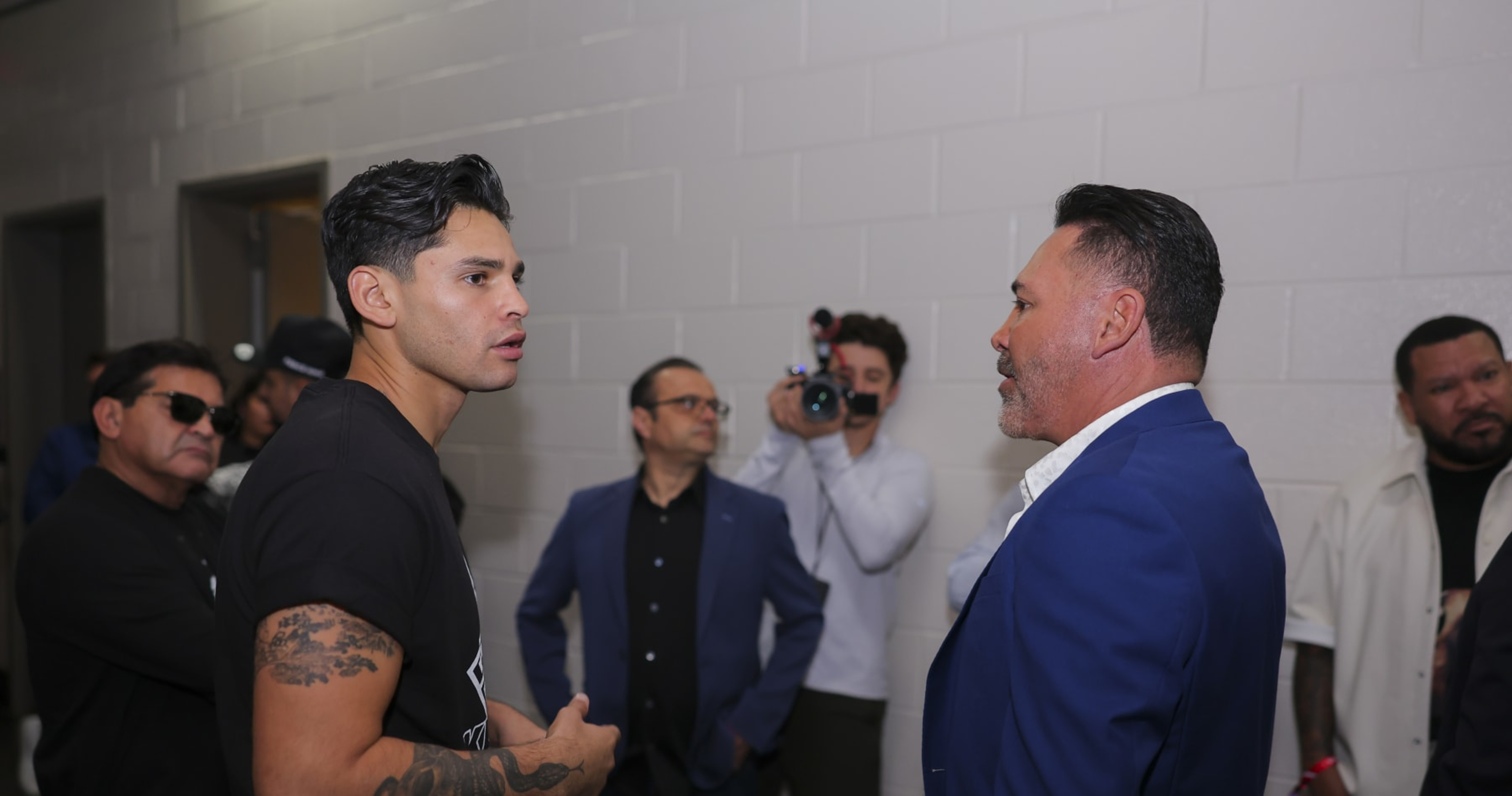García, Golden Boy y De La Hoya muestran la tensión