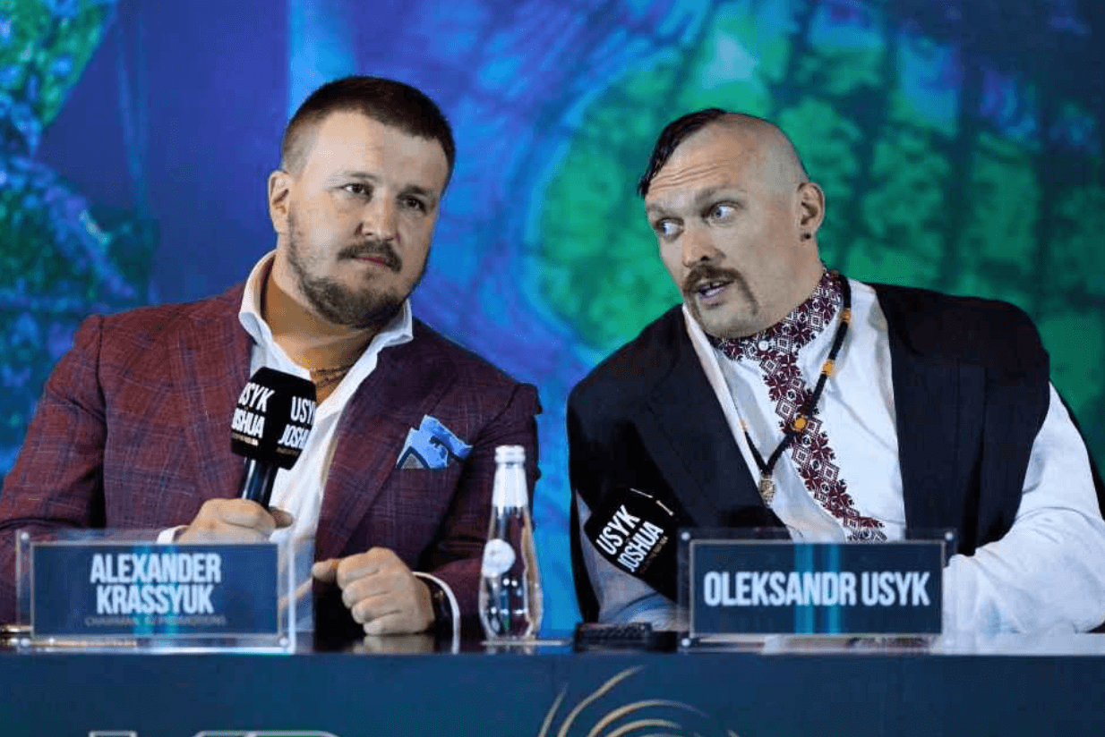 El promotor de Usyk critica las exigencias de Fury para repartirse el dinero